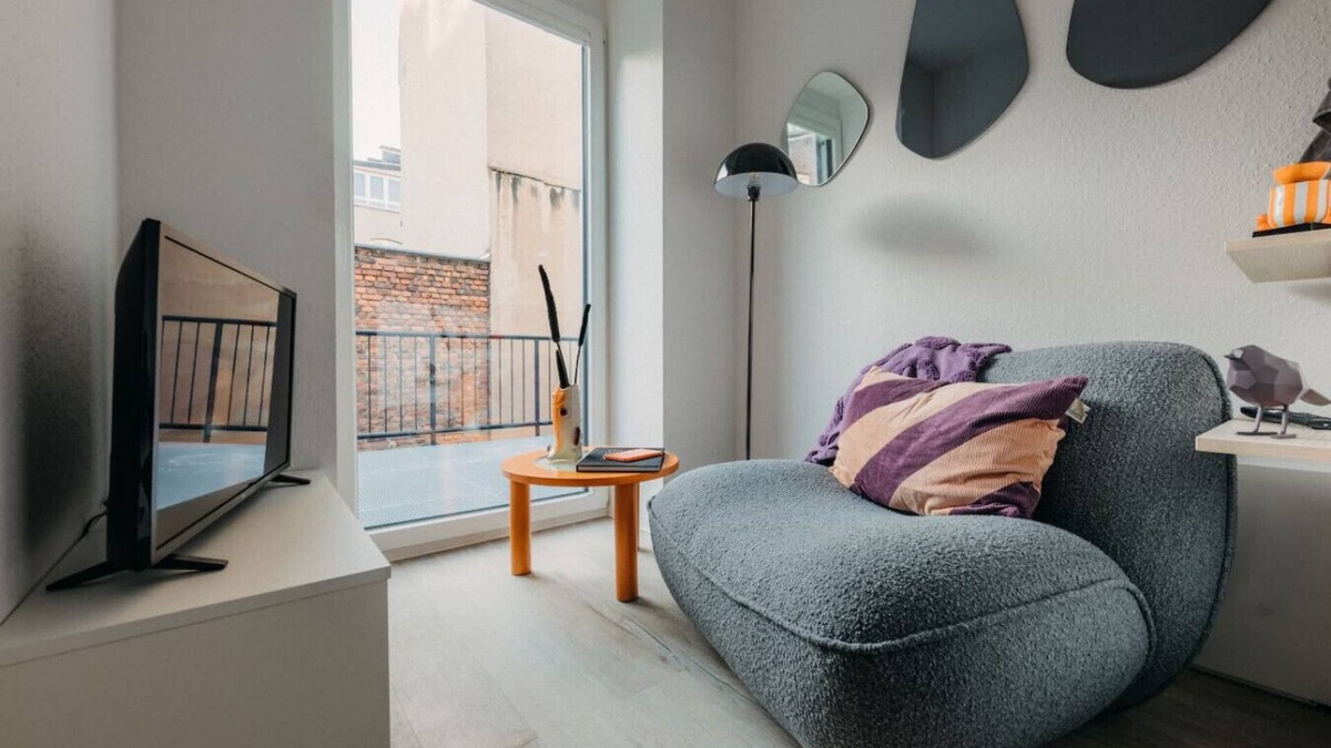 Friedrichstadt Apartment | Compact & Comfy | Urban Style | Central Location