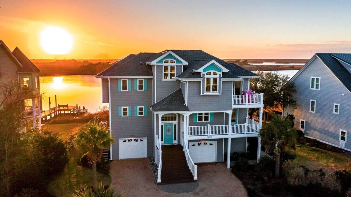 North Topsail Beach House | Compass Tres: Guiding You To Vacation Perfection!