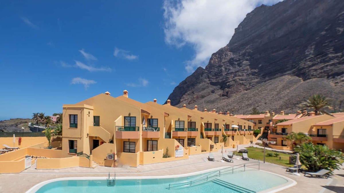 Playa de la Calera Resort | Complejo Las Tres Palmeras