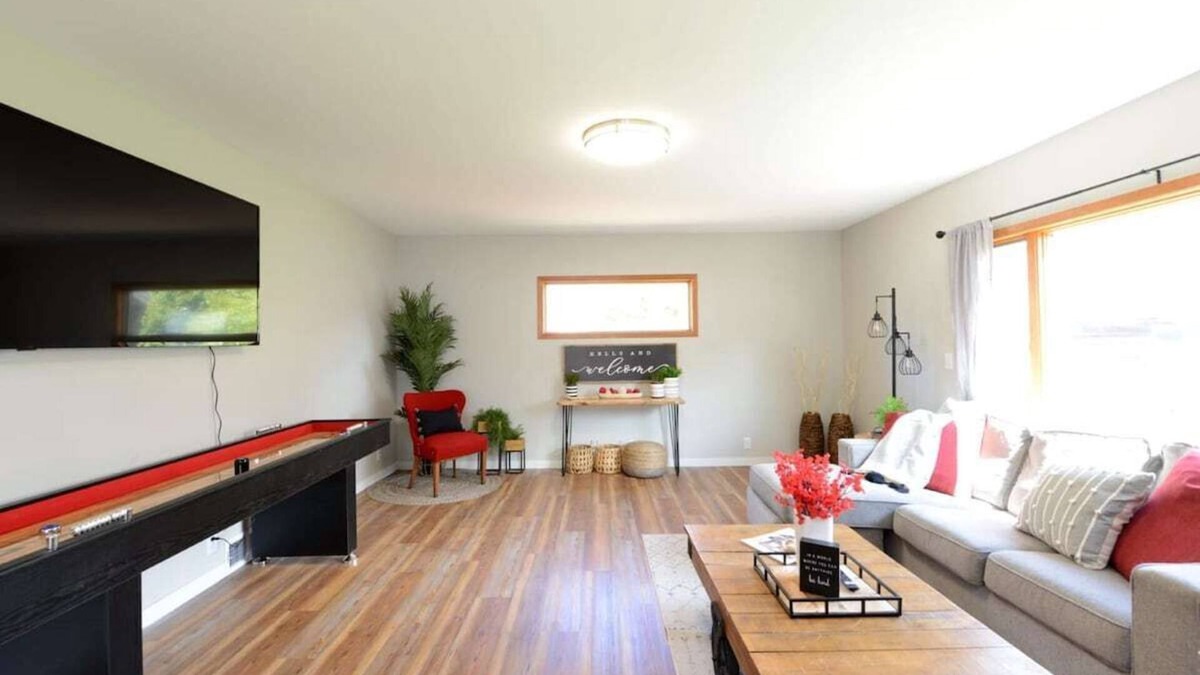 Fargo House | Completely Remodeled Home Blocks from NDSU and Downtown Fargo