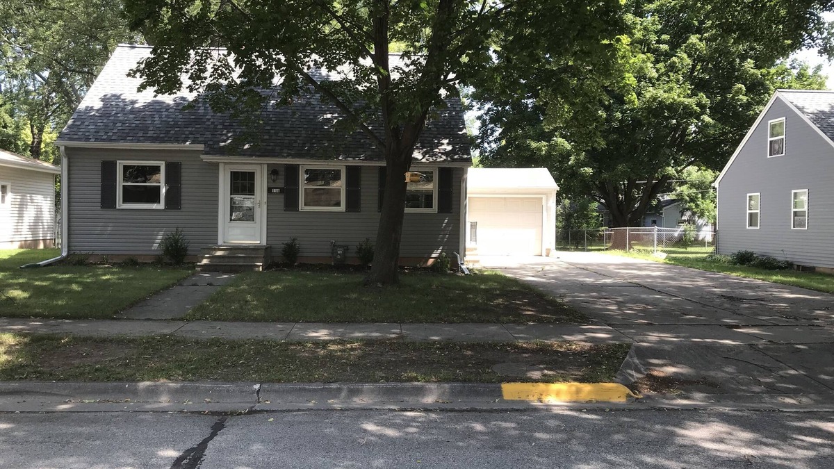 Green Bay House | Completely Remodeled Full House 2 Blocks From Lambeau Field