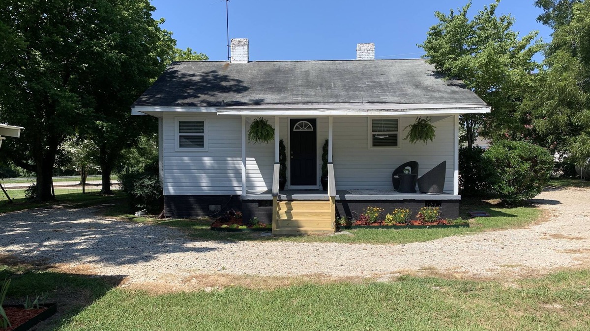 Martinez Cottage | Completely renovated Farm Cottage with 2 Queen B/Rs & 1 full bath