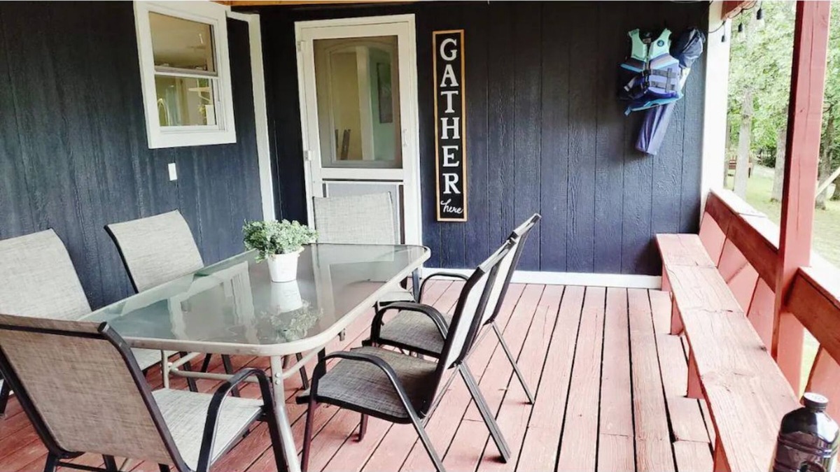 Warsaw Cottage | Completely renovated lakehouse with all the extras