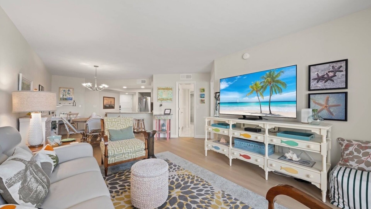 Sanibel Condo | Completely renovated one bedroom on the beach, 65' Samsung TV tennis, pool.