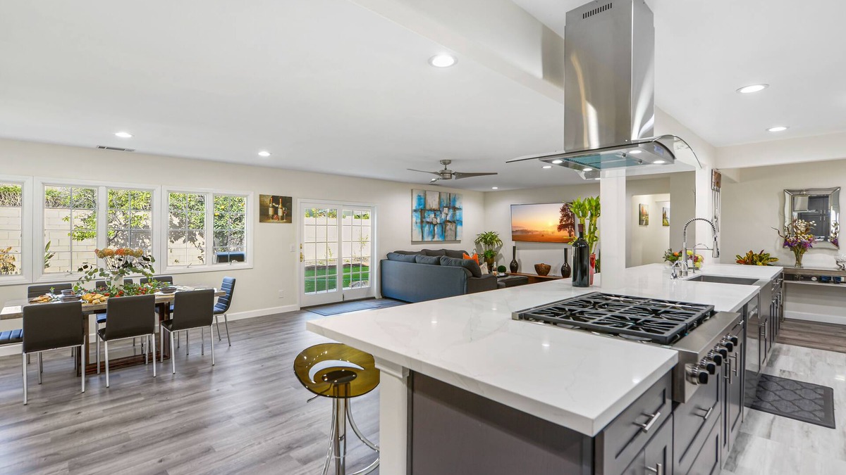 Orange House | ❤️COMPLETELY RENOVATED QUIET LUXURY HOME NEAR DISNEYLAND❤️