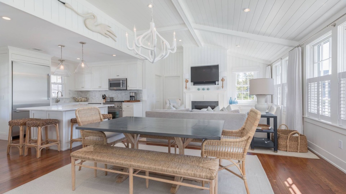 Brant Point House | Completely Renovated Brant Point Vacation Home - Walk To Town & Beach!