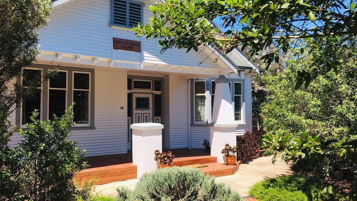 Horsham House | Compton Manor Horsham