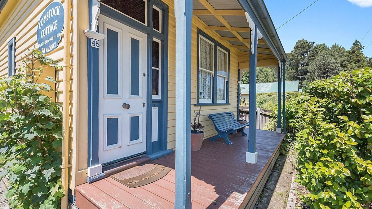 Queenstown Cottage | Comstock Cottage Await's You.