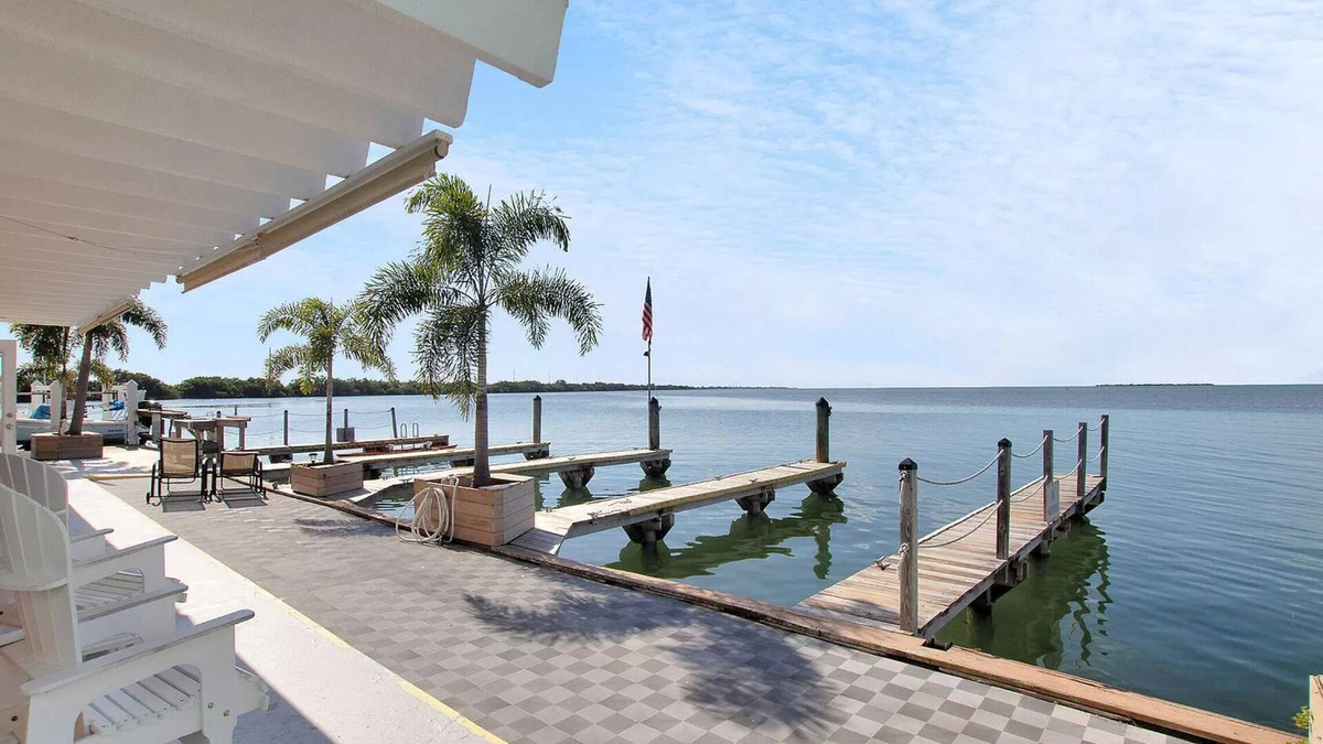 Marathon Apartment | Conch Key Villas #2. Fishing, Fun and Awesome Views all at a Great Price!