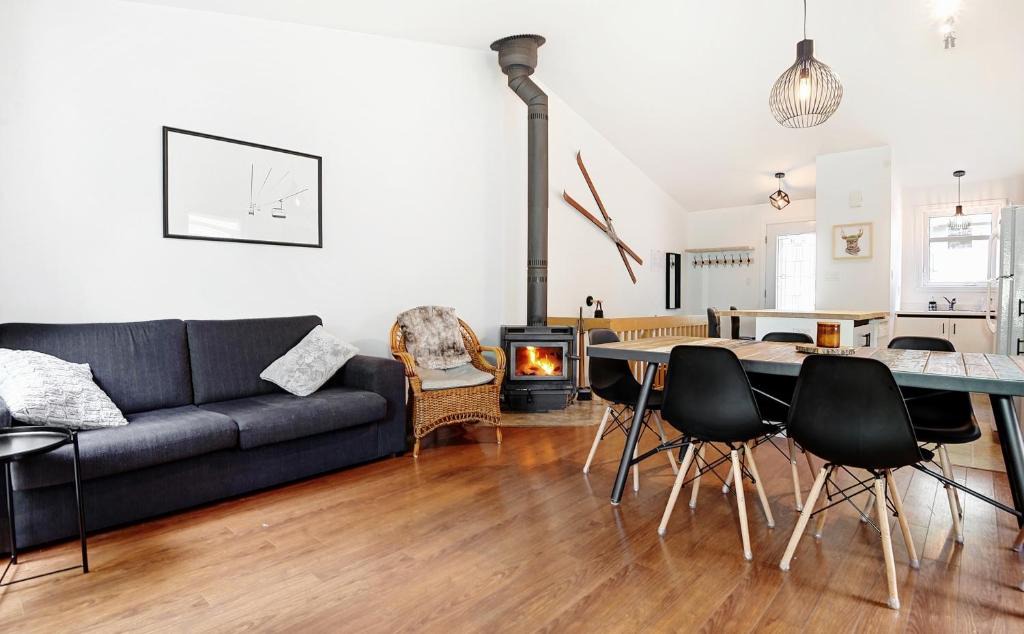 Stoneham Apartment | Condo 49 Chemin de la Corniche by Les Chalets Alpins