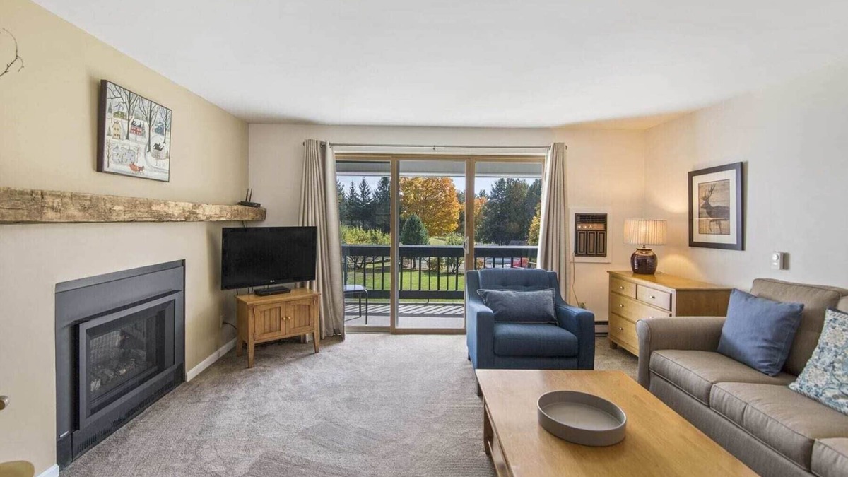 Stowe Area Condo | Condo at Stowe`s Toll House | Ski-in/Ski-out!