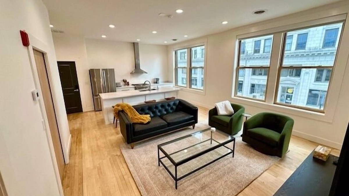 Van Buren Condo | Condo C - Gallery Suites Downtown Marion