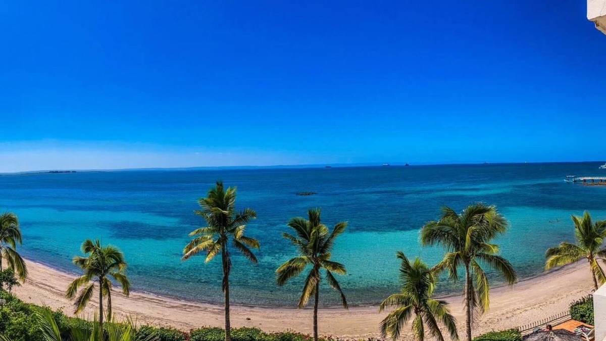 La Paz Apartment | Condo estilo mexicano a la orilla del mar, ideal para vacaciones familiares.