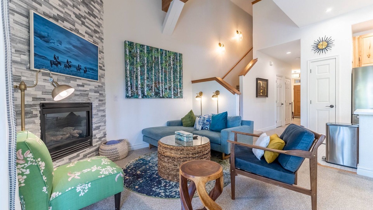 Willow Grove Condo | Condo in Silverthorne Close to Ski Resorts w/Private Balcony & Work Area!