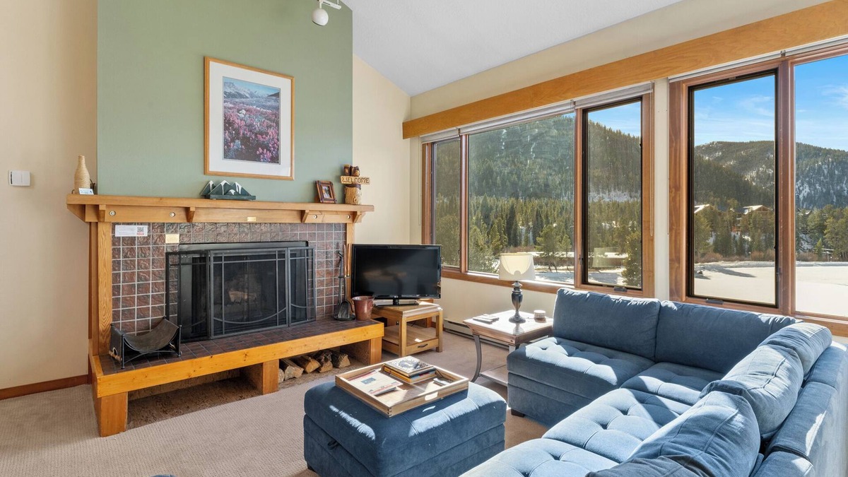 Lakeside Village Condo | Condo Near Keystone Lake & Ski Village, Tons to do & Unwind by the Fireplace!