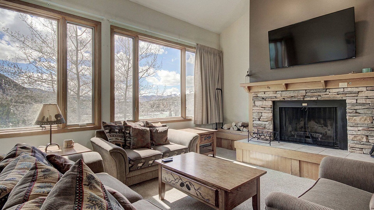 Lakeside Village Condo | Condo On Keystone Lake/Pool and Hot Tub Access