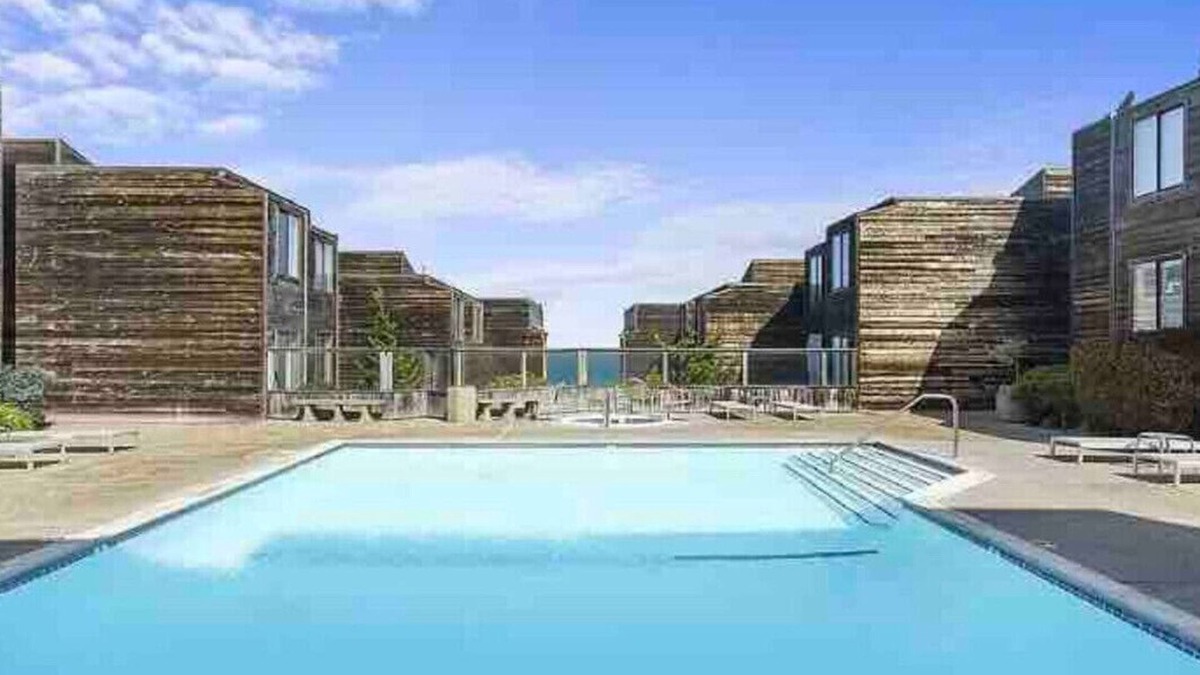 Monterey Condo | Condo on the beach. Walk to the beach. Sleeps 4. Beautiful sunsets. Idyllic.