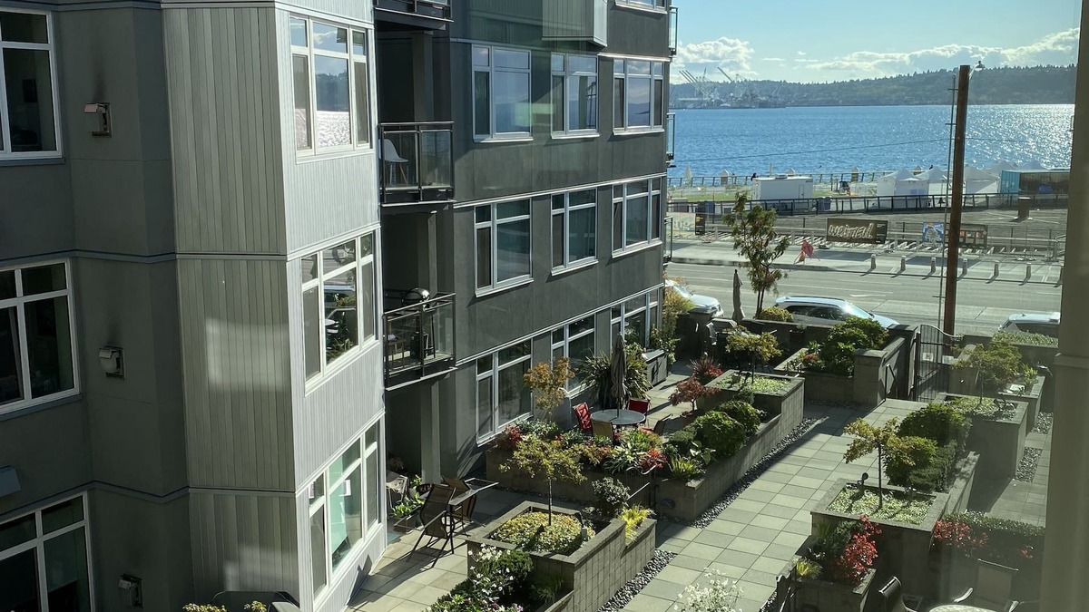 Downtown Seattle Condo | Condo on the Waterfront w/secured parking. Walk to Pike Market, Cruise Terminal