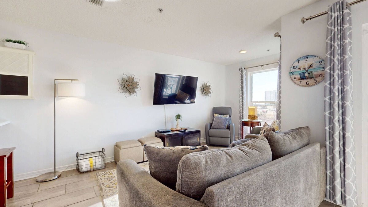 Navarre Beach Condo | Condo only steps from the beach with COMPLIMENTARY Beach Service