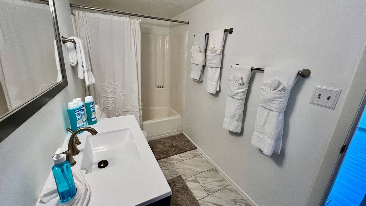 Iona Condo | Condo Sanibel Sunsets: 2-Bedroom Condo, Moments from Beaches