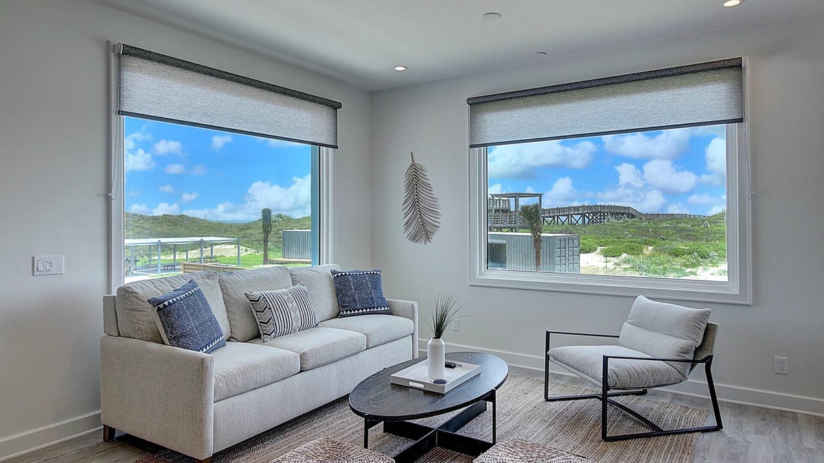 Corpus Christi Condo | Condo w/Loft & Deck! Private Walkable Beach Access, On-site Pool