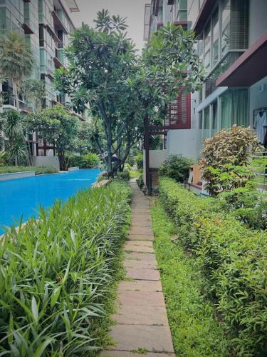 Suan Luang Apartment | Condo with Pool View & Great Amenities Bangkok