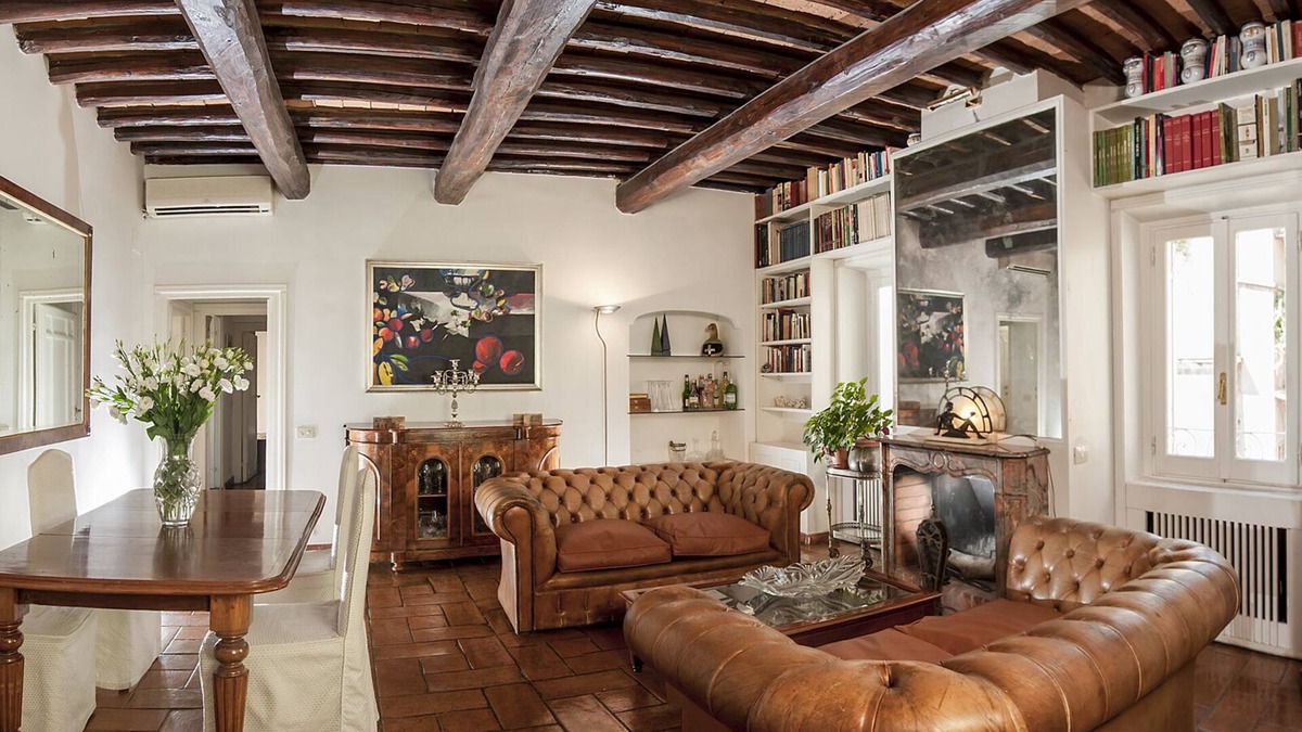 Rione III Colonna Apartment | Condotti 21 Penthouse