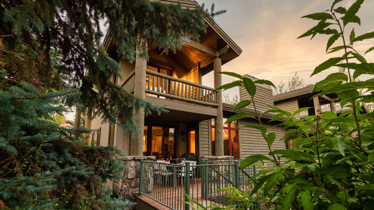 Park Meadows Cabin | Conifer by AvantStay | Secluded Cabin Amongst the Trees w/Hot Tub