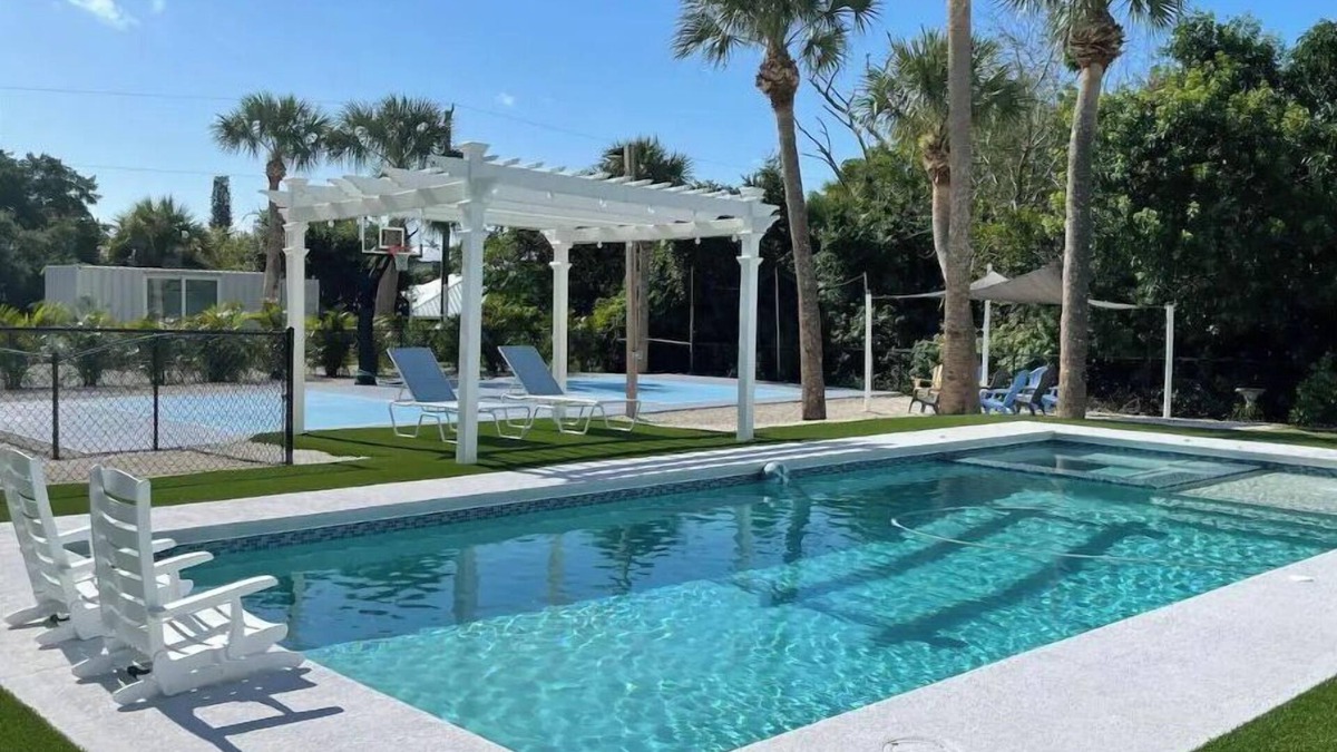 Jensen Beach House | Containing Luxury in Jensen Beach-Sandollar