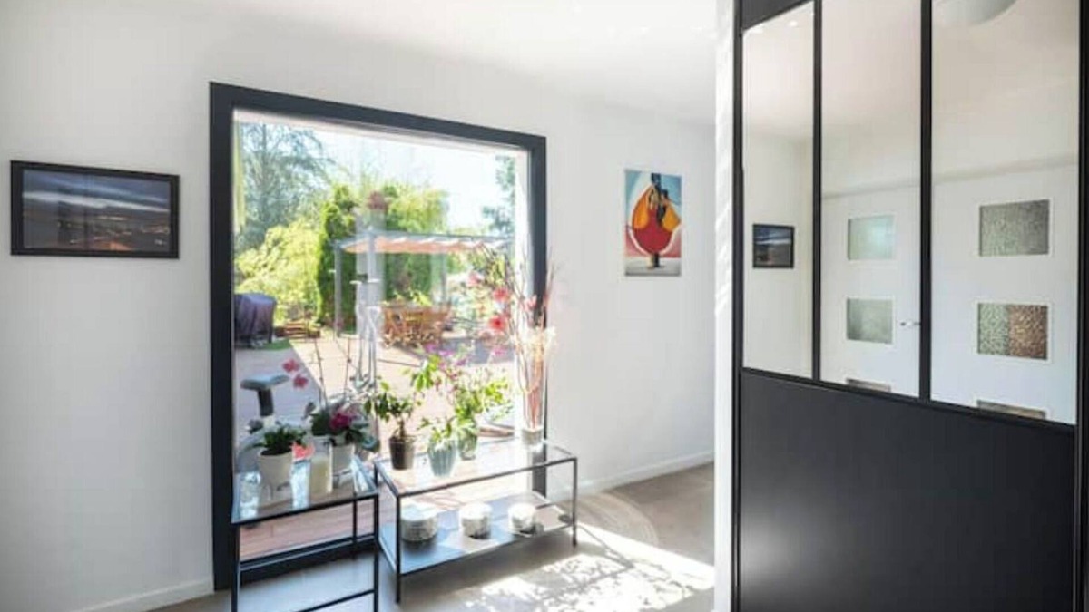 Saint-Medard-d'Eyrans Villa | Contemporary villa near Bordeaux