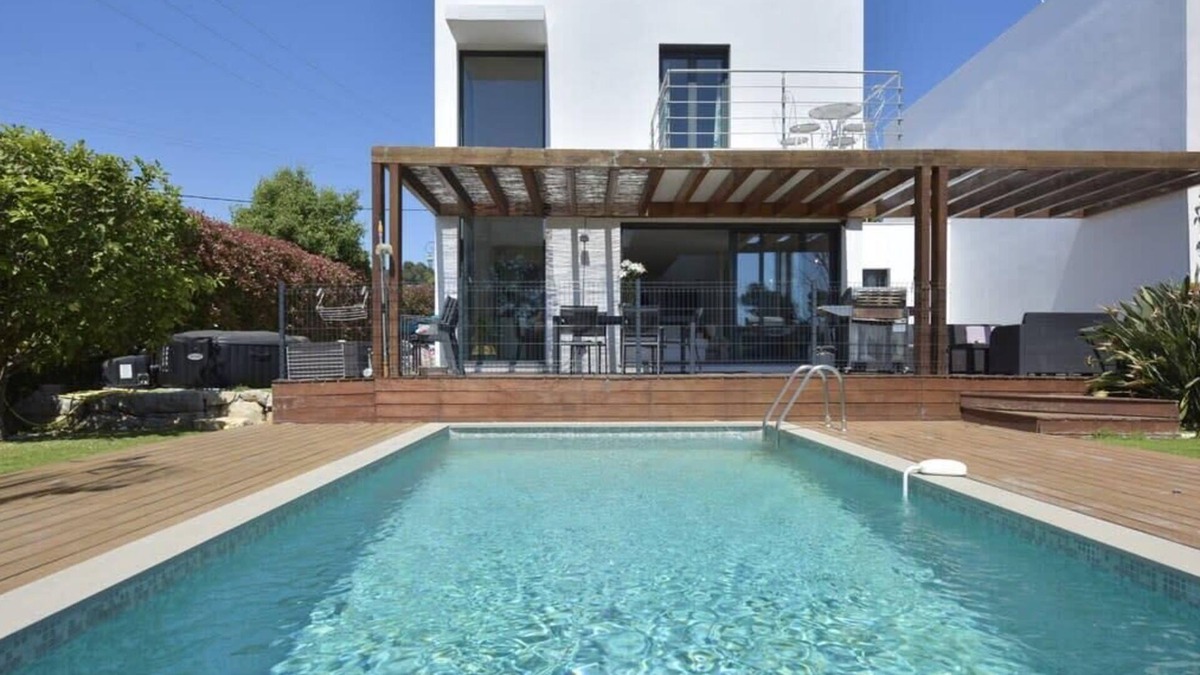 Saint-Jean Villa | Contemporary Villa with Pool & Jacuzzi