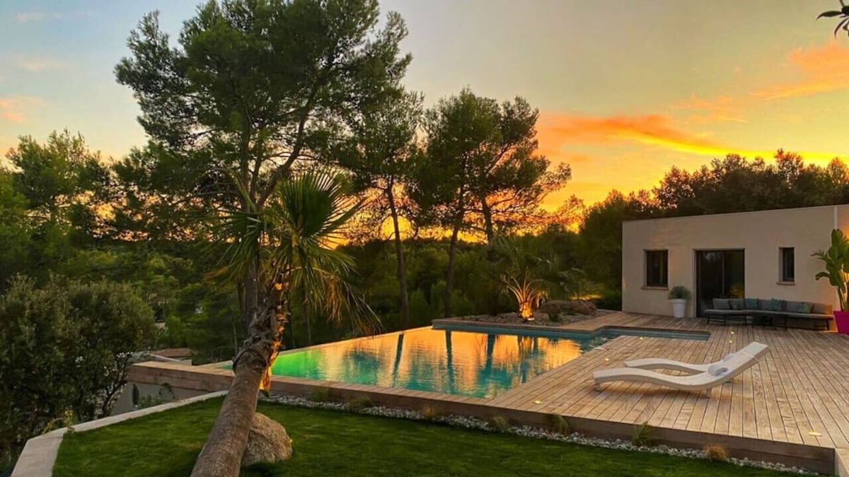 Saint-Gely-du-Fesc House | Contemporary Villa with infinity pool