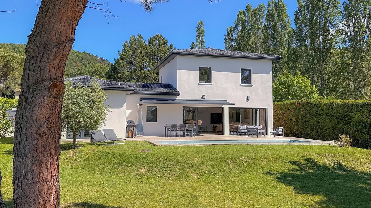 Sauzet House | Contemporary 170 m2 air-conditioned villa with swimming pool in the heart of the Drôme.