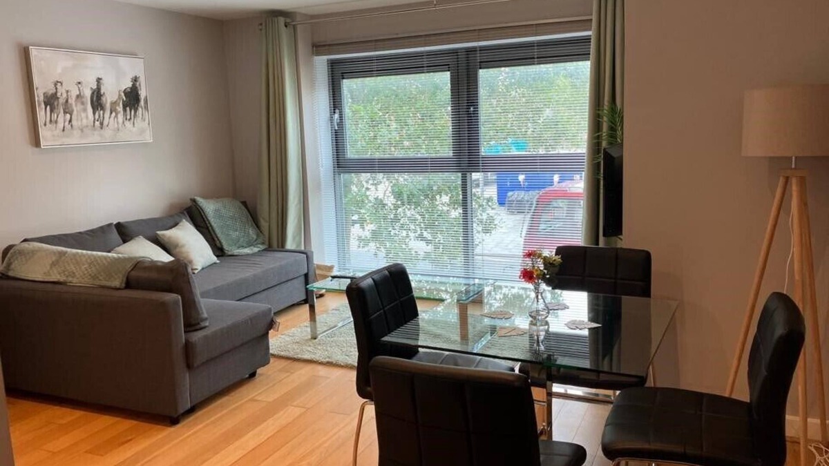 Bristol Old City Apartment | Contemporary 1BD Flat - Bristol City Centre!