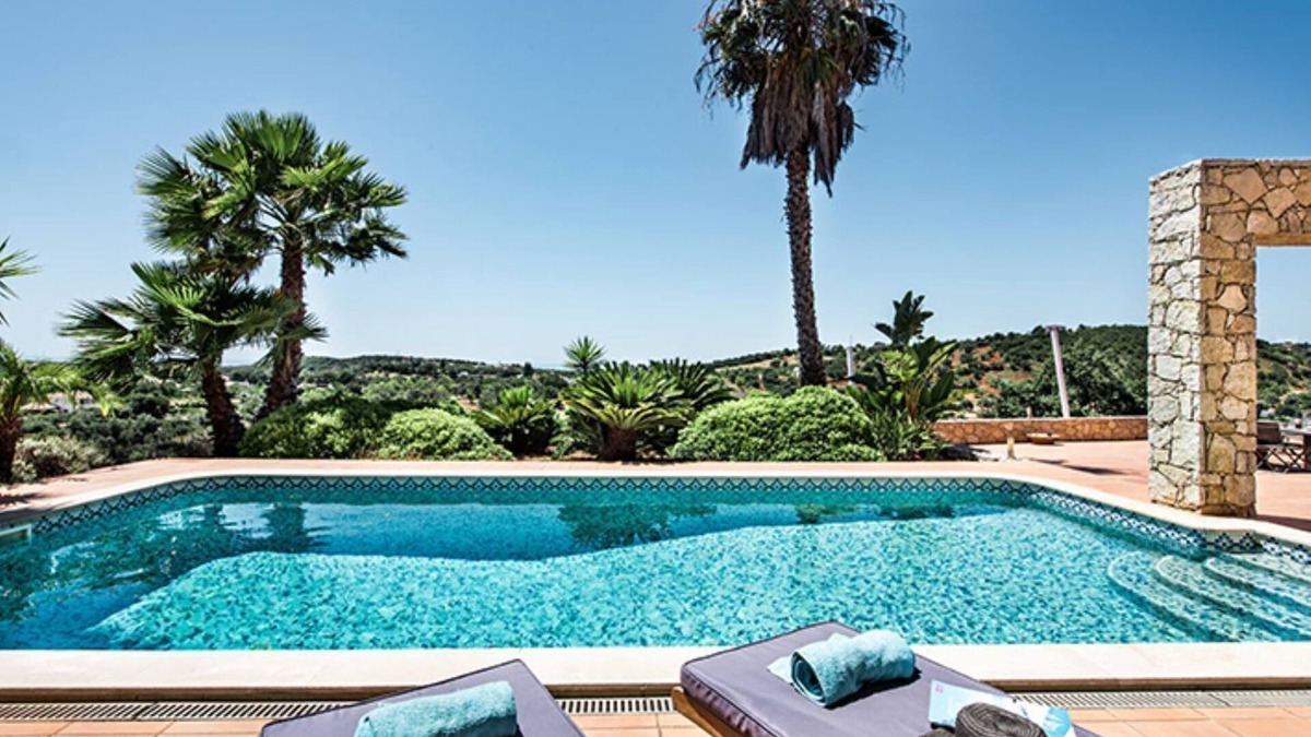 Fonte do Bispo Villa | Contemporary 3 Bedroom Villa With Swimming Pool and Magnificent Views