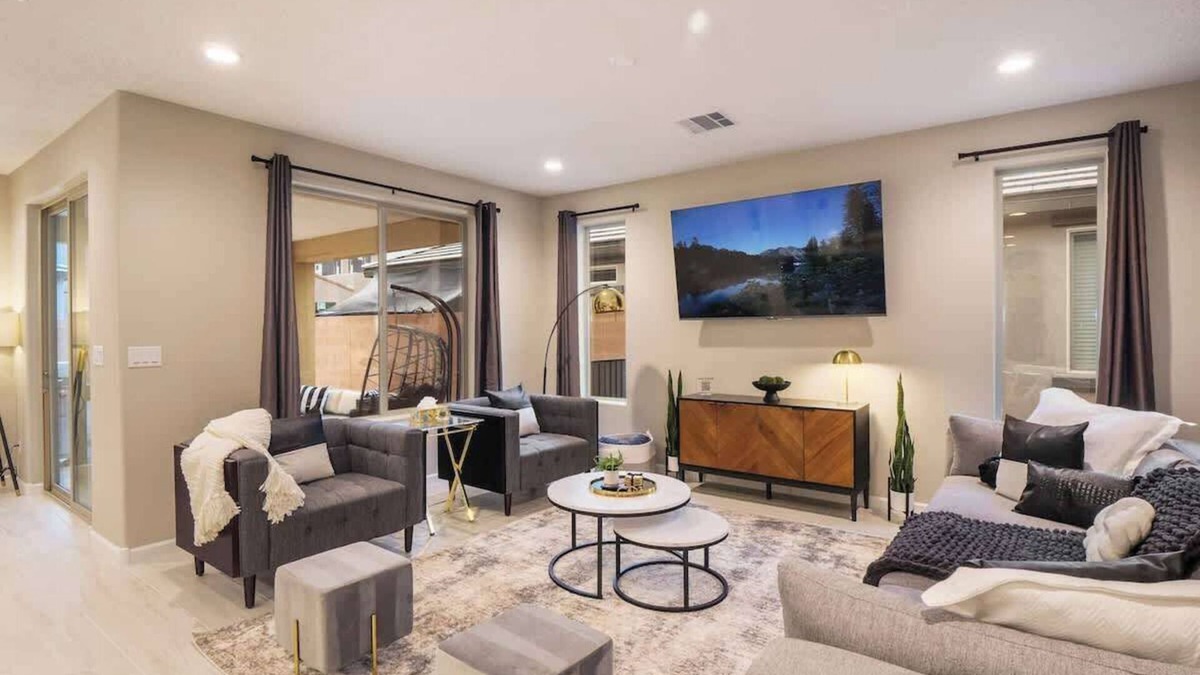 Mesa Del Sol Innovation Park House | Contemporary 3BR Getaway with Workspace!