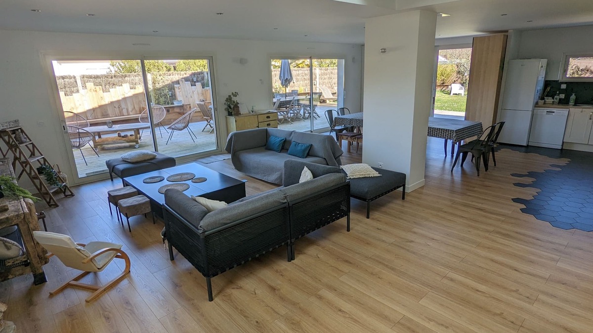Le Taillan-Medoc House | Contemporary 4* loft-style villa