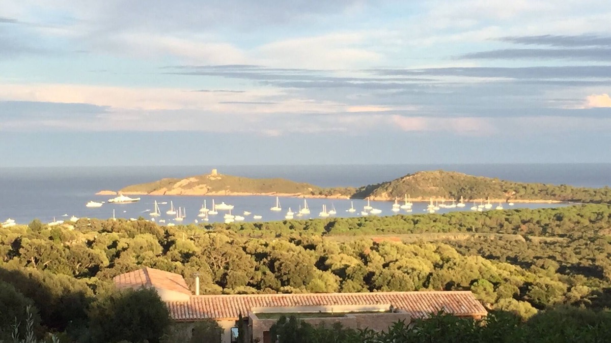 Pinarellu Villa | Contemporary 5-bedroom villa with magnificent sea view of the Genoese tower.