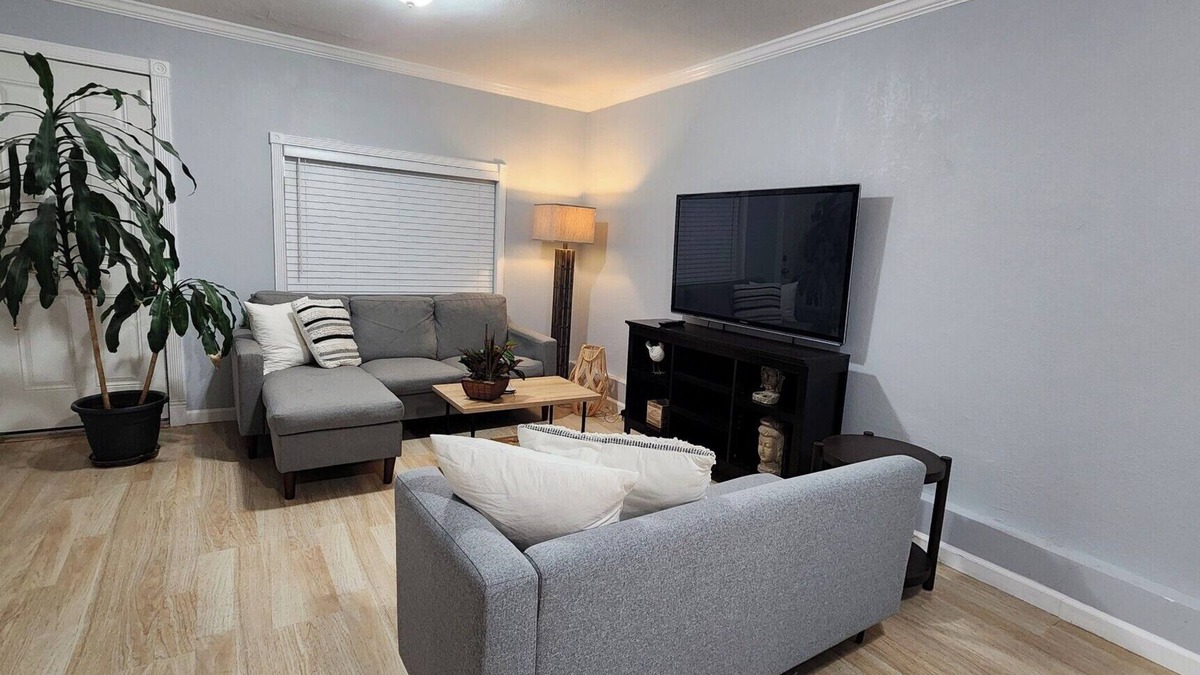 St. Francis Apartment | Contemporary and Stylish Flat near SFO