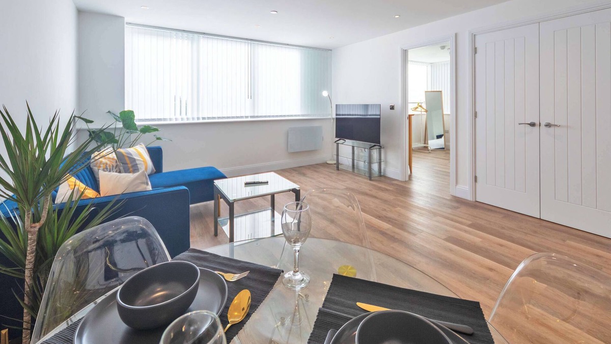 Gravesend Apartment | Contemporary & Bright 1 Bed Apartment in Gravesend