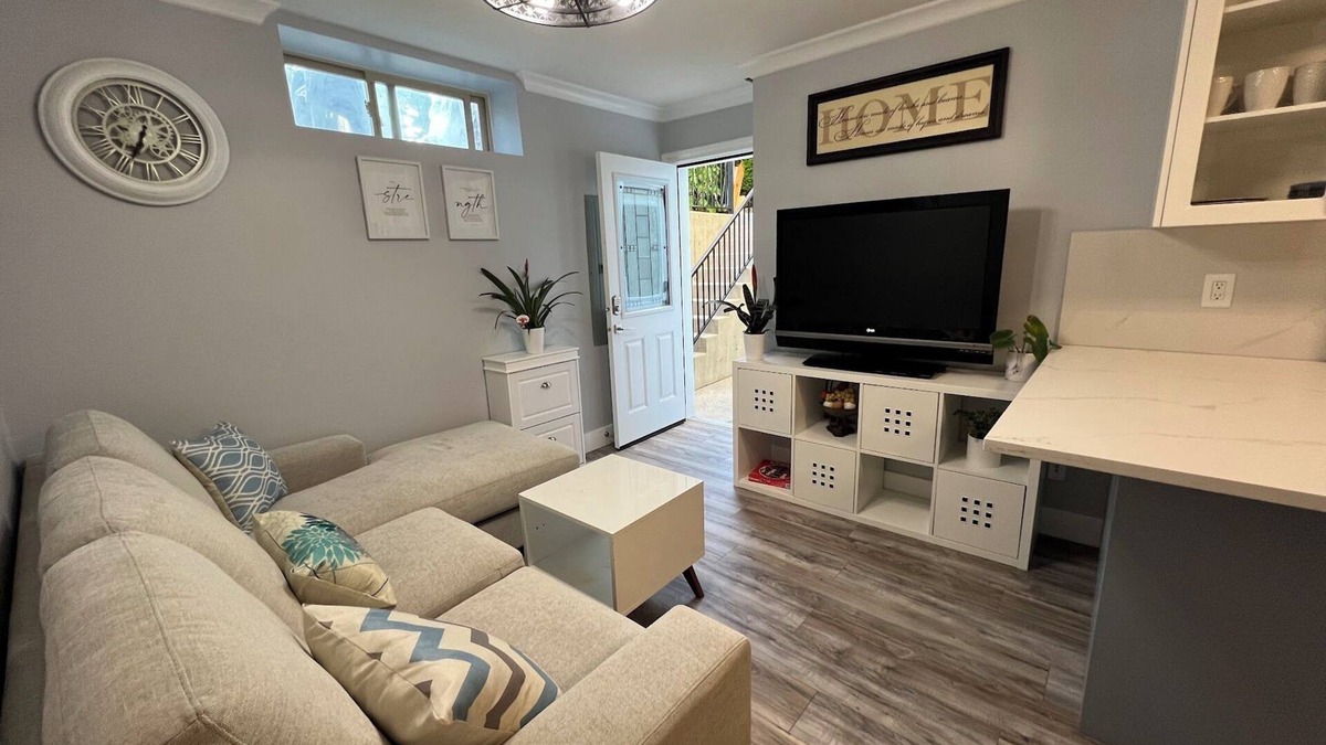 Hastings House | Contemporary City Oasis