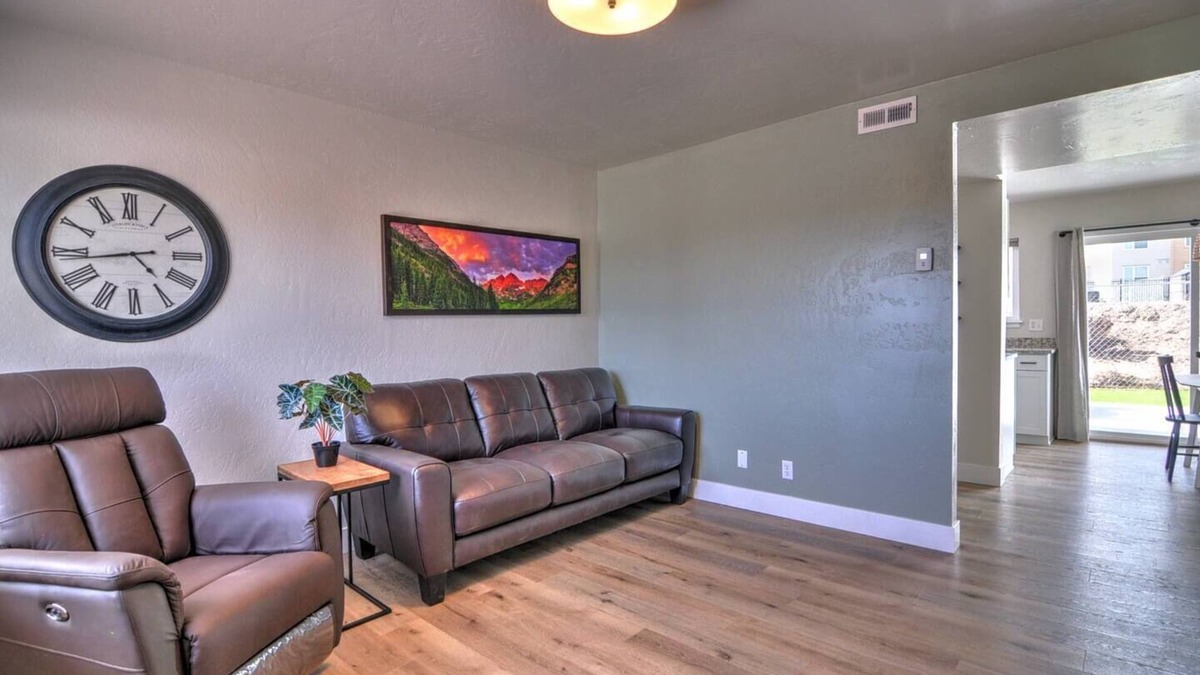 Grand Junction House | Contemporary, Clean 2 BR Townhome w/Private Patio 🐶 Friendly, Fast WiFI👨‍💻