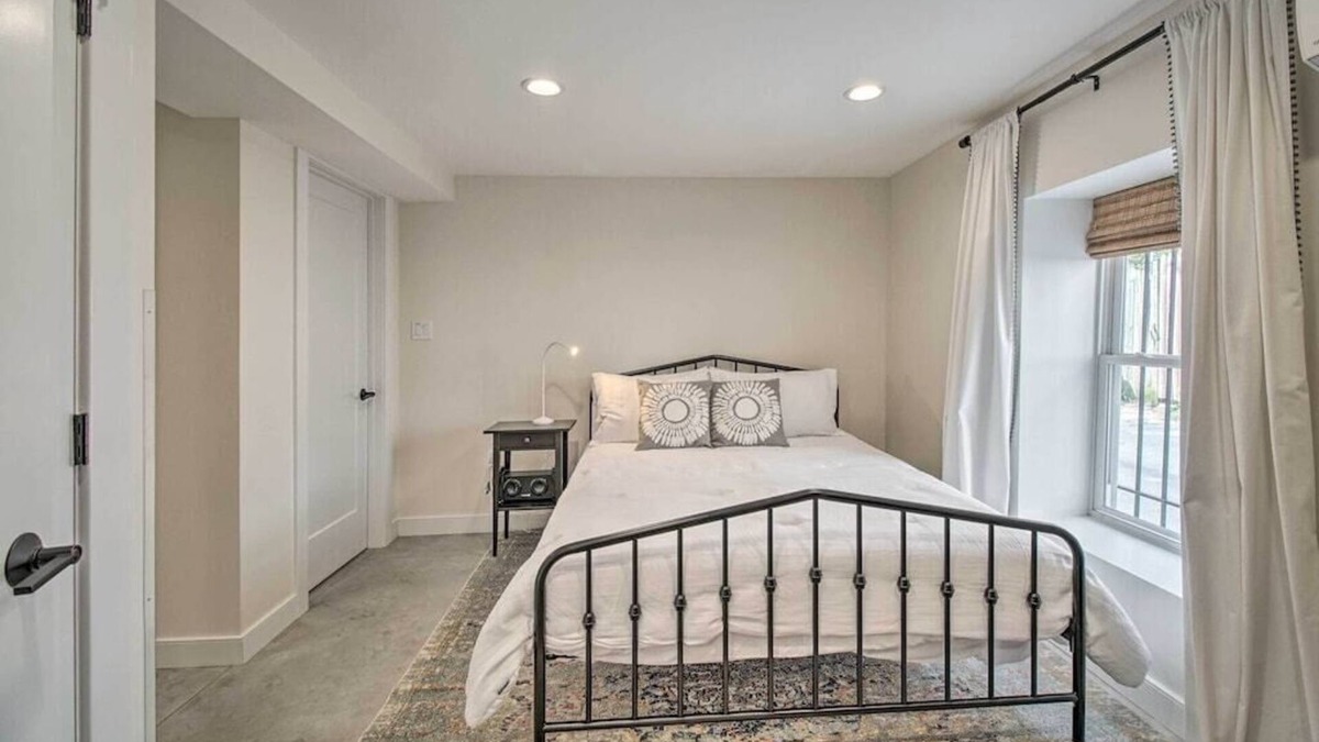 Petworth Condo | Contemporary Condo in Quiet Locale!