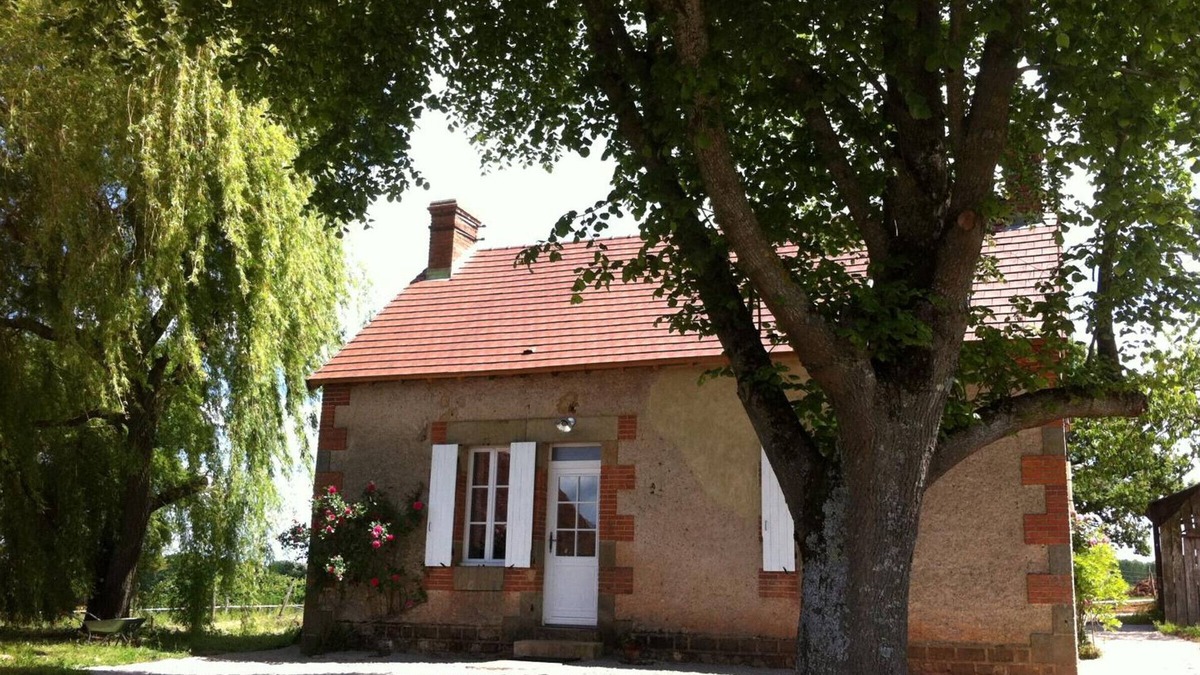 Agonges Cottage | Contemporary Cottage in Agonges with Garden and Pets Allowed