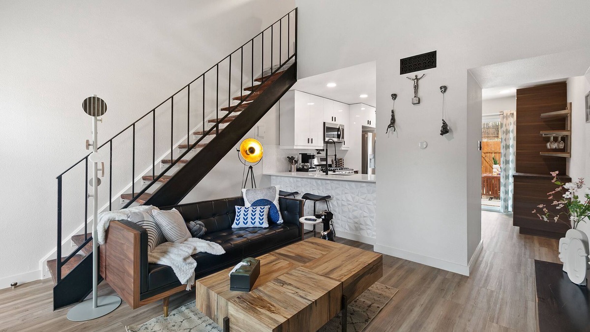 St. Edwards Apartment | Contemporary Couples Getaway Minutes From Austin Favorites - Loft 21