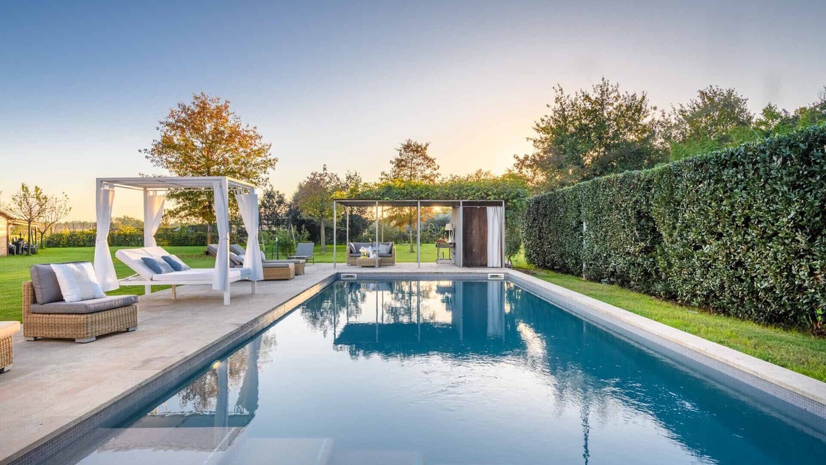 Castelfranco di Sotto Villa | Contemporary Farmhouse with Pool in Villa Campanile