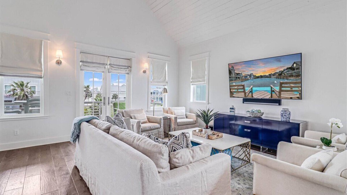 Cinnamon Shore House | Contemporary Home@Cinnamon Shore w/Private Dune Crossovers, Pools+More!