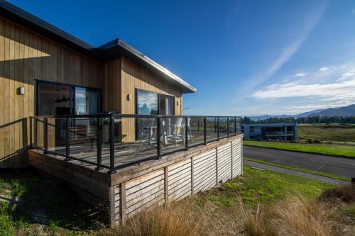 Kaikoura House | Contemporary Home with Ocean and Mountain Views