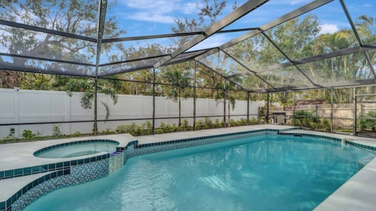 Lake Sarasota House | Contemporary Home with heated LARGE POOL and SPA