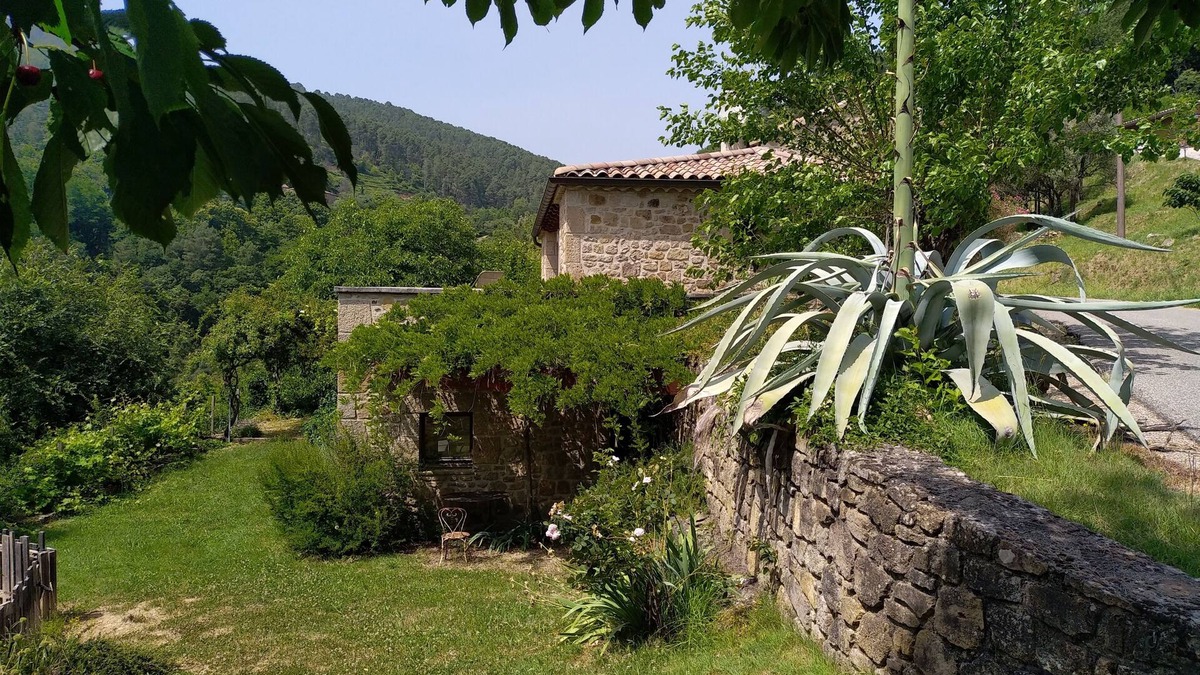 Faugeres House | Contemporary house with all comforts, far from the crowds but close to everything. Unobstructed view